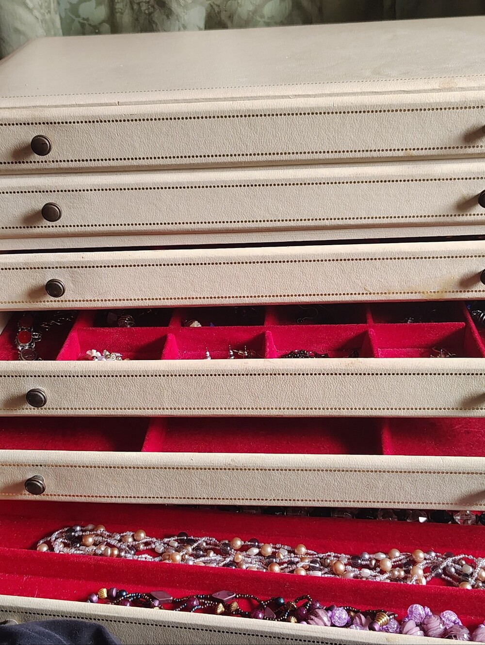 Vintage Mele Beige Jewelry Organizer with Red Velvet Interior